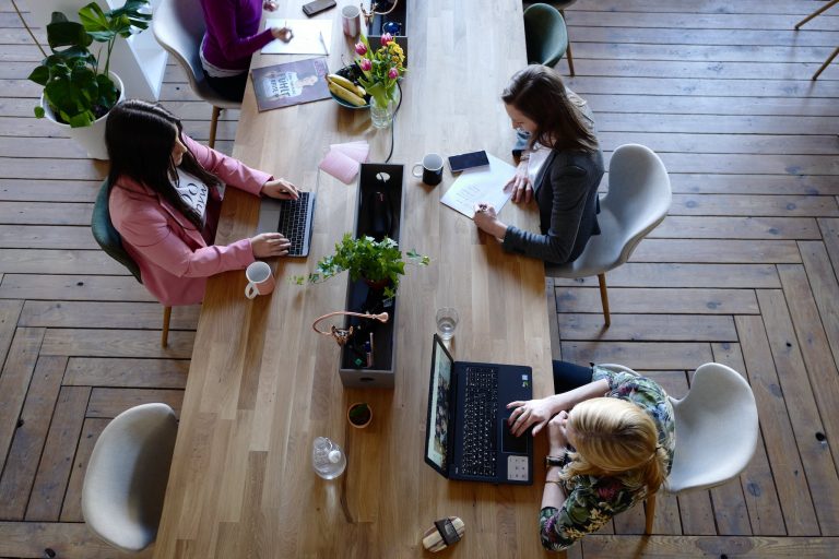 La Rivoluzione del Coworking: Spazi di Lavoro per Startup Innovative